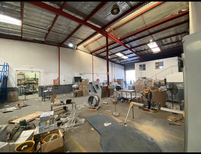 1,030M² WAREHOUSE TO LET IN SPRINGFIELD